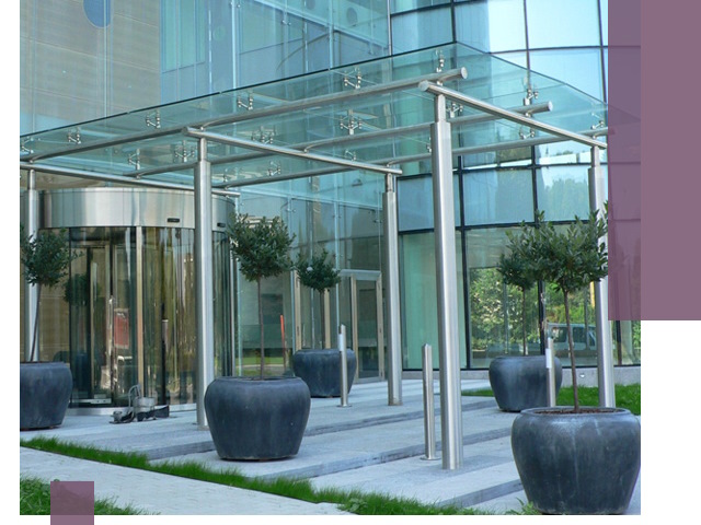 Навесы из стекла на заказ в Светлограде — монтаж и установка