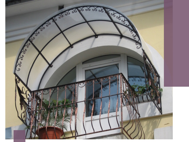 Козырьки над балконом в Светлограде — изготовление и монтаж