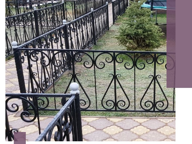 Кованые газонные ограждения под ключ в Светлограде